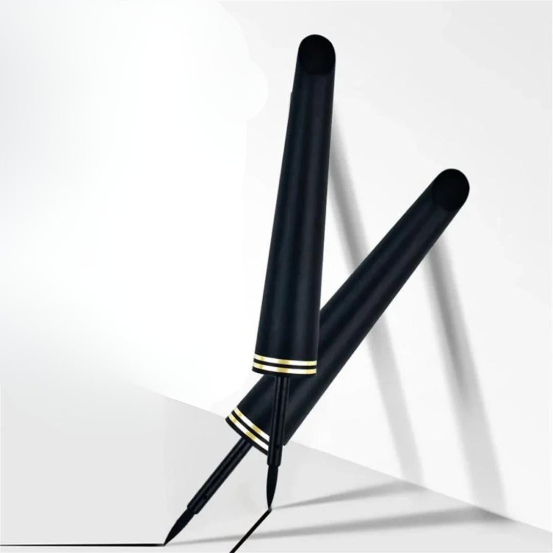 Eyeliner de Précision – Tracé Parfait et Définition Intense